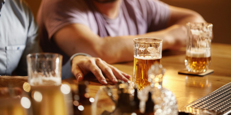 Polacy piją coraz więcej alkoholu. Niechlubny wynik na tle Europy